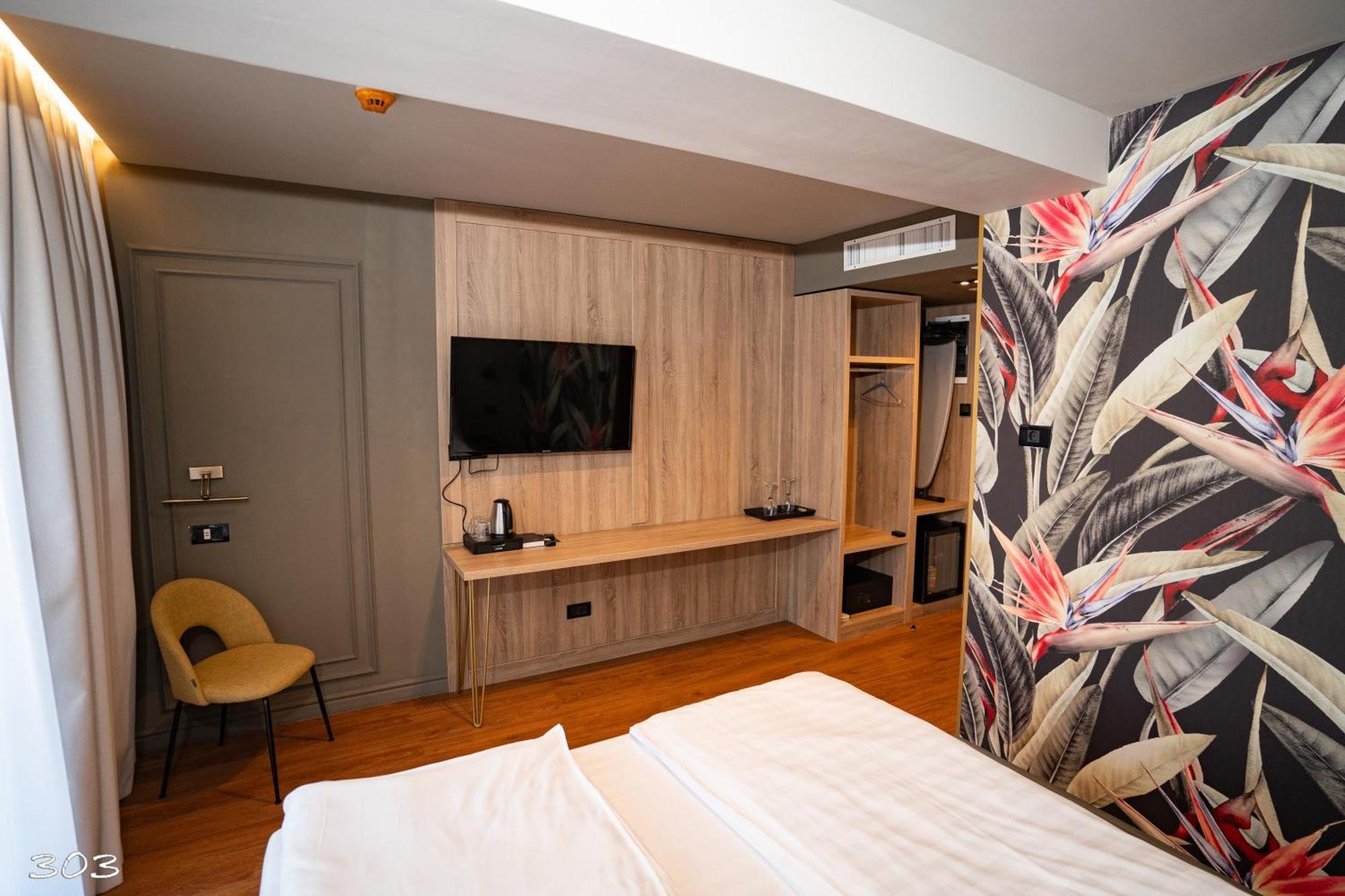 Cosmopolita Boutique Hotel Timişoara Extérieur photo