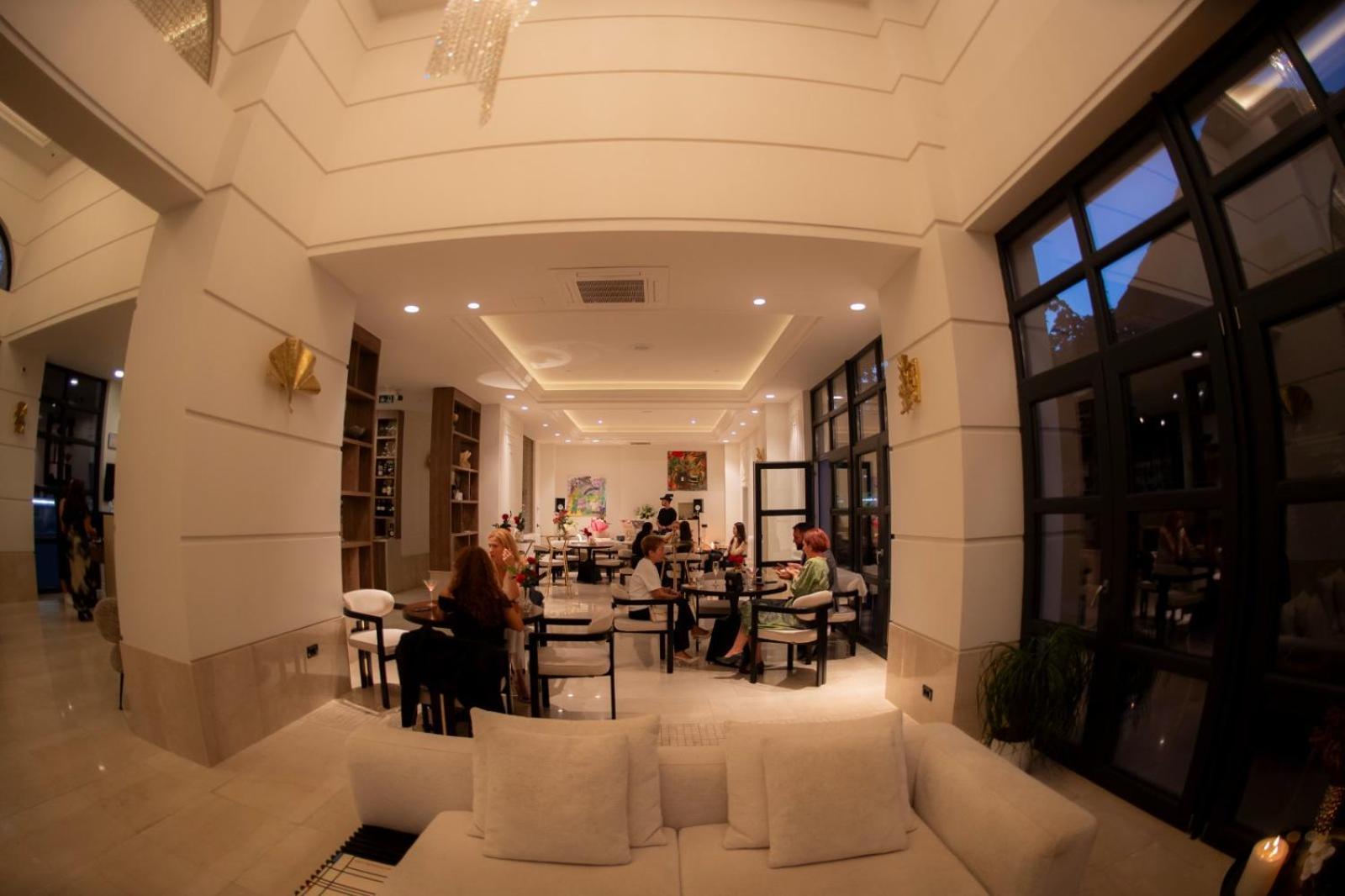 Cosmopolita Boutique Hotel Timişoara Extérieur photo