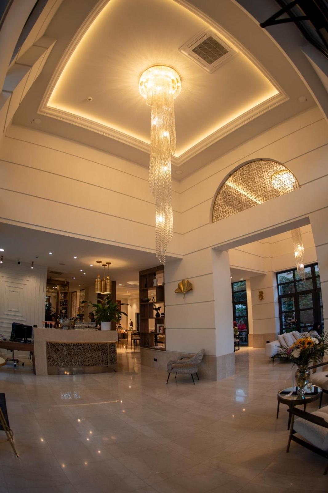 Cosmopolita Boutique Hotel Timişoara Extérieur photo