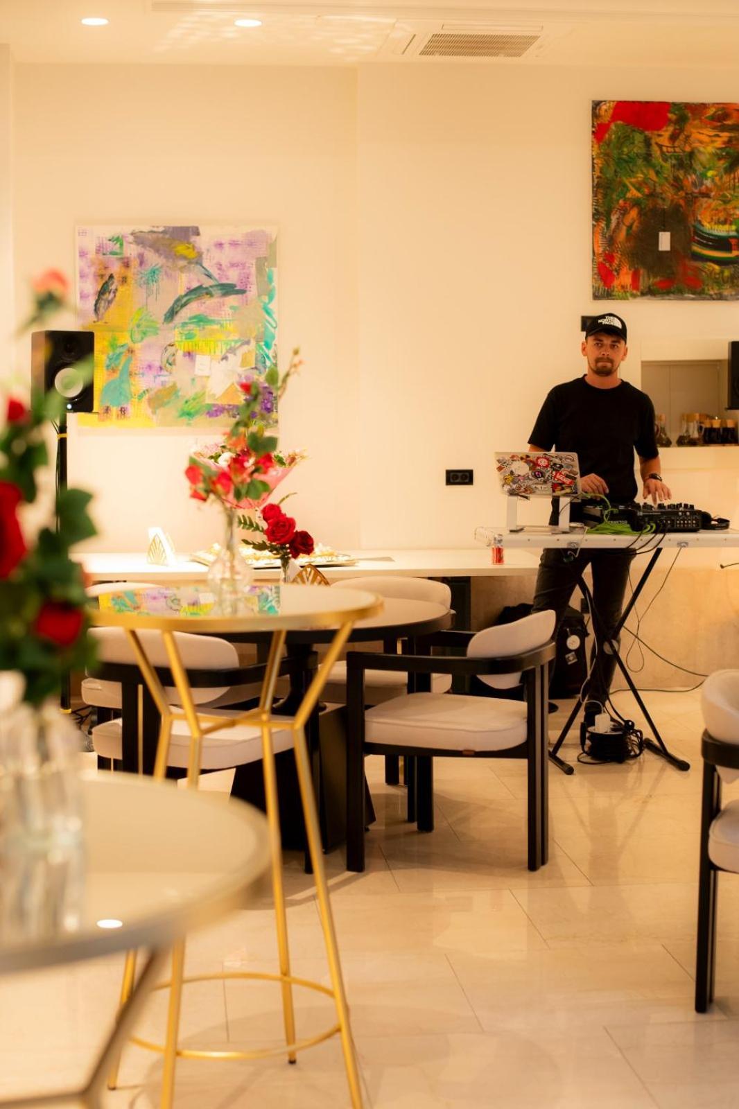 Cosmopolita Boutique Hotel Timişoara Extérieur photo