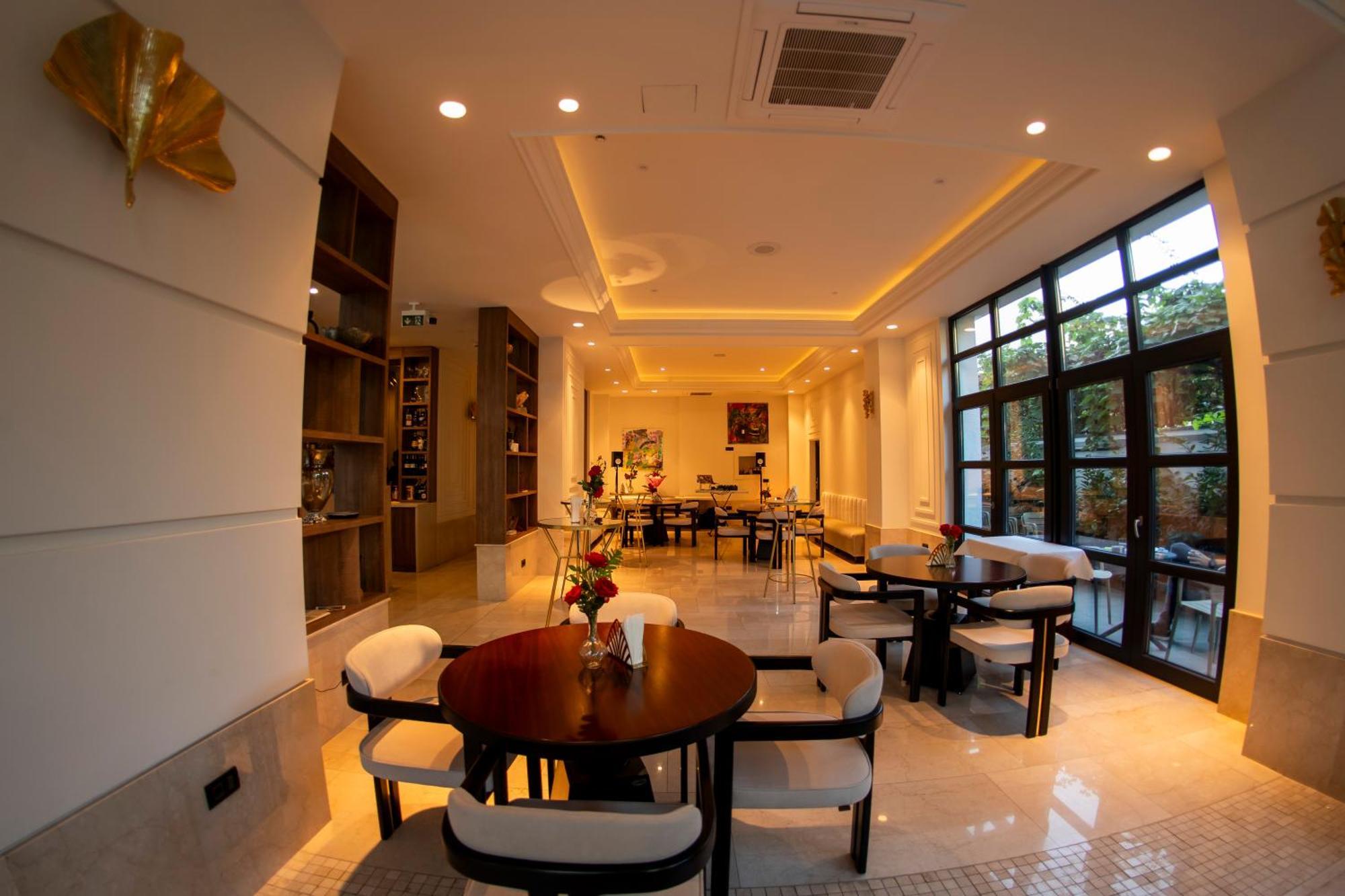 Cosmopolita Boutique Hotel Timişoara Extérieur photo